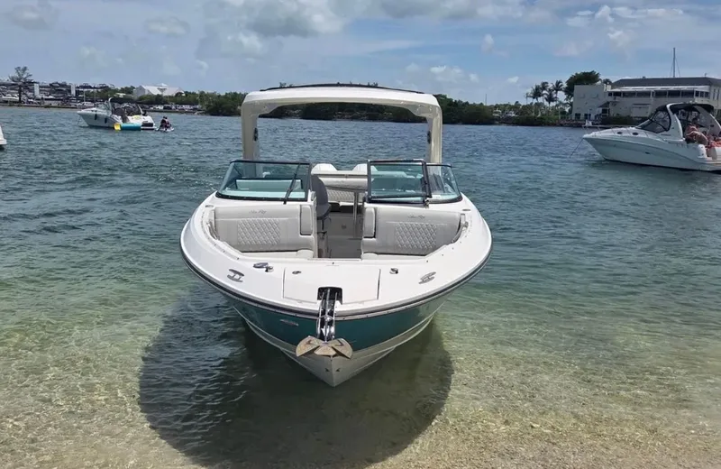 Slide: The Image of Sea Ray SLX 310 Outboard 2021 - 4