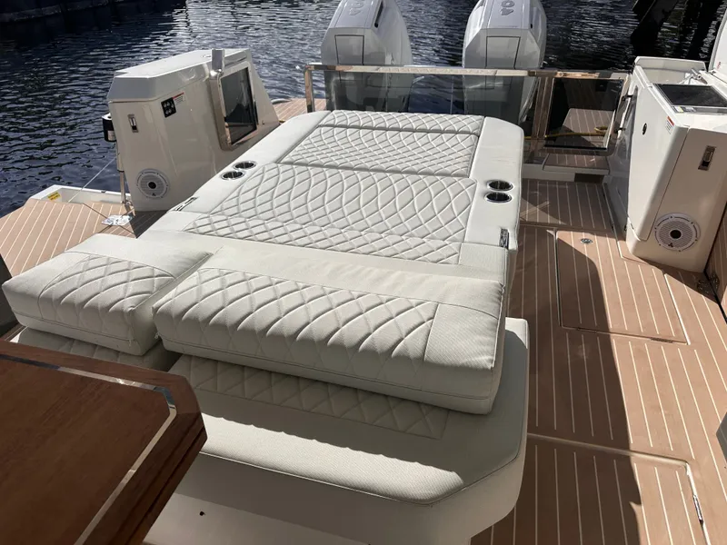 Slide: The Image of Saxdor 400 GTO 2025 - 32