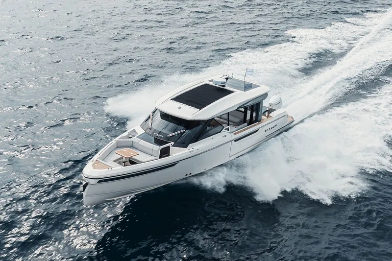 Slide: The Image of Saxdor 400 GTO 2025 - 55