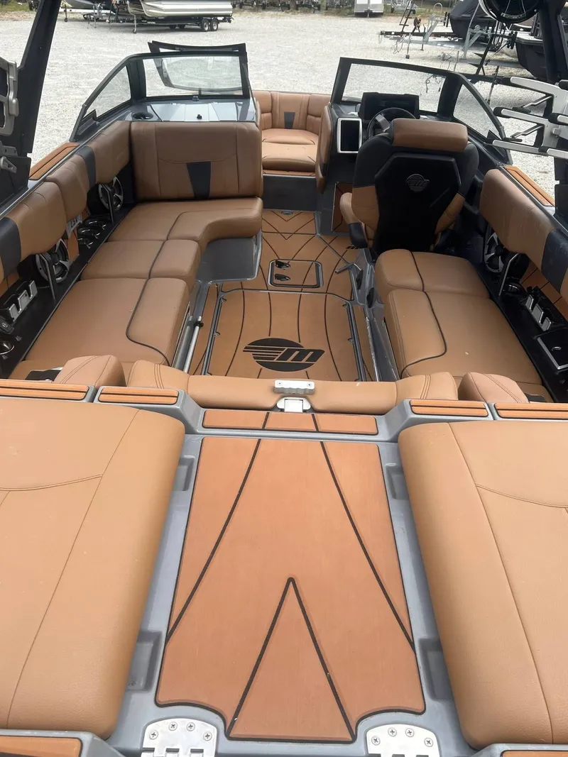 Slide: The Image of Malibu Wakesetter 23 LSV 2021 - 7