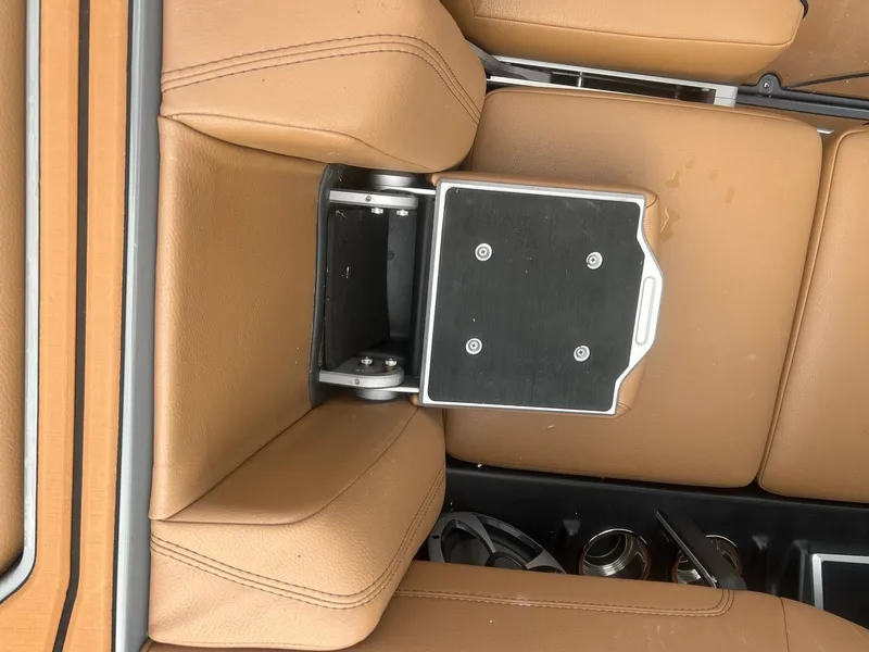 Slide: The Image of Malibu Wakesetter 23 LSV 2021 - 8