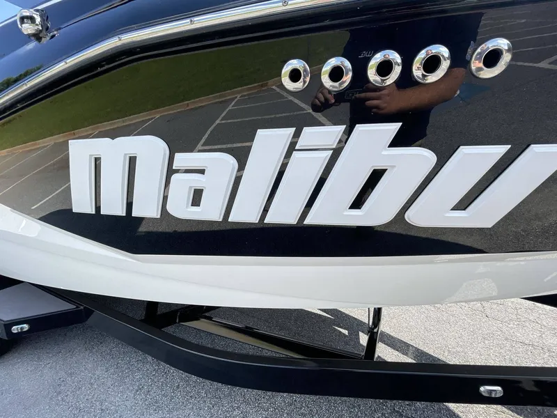 Slide: The Image of Malibu 22 LSV Wakesetter 2023 - 10