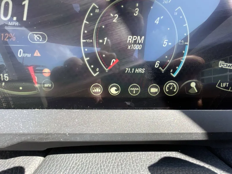 Slide: The Image of Malibu 22 LSV Wakesetter 2023 - 16