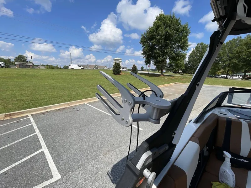 Slide: The Image of Malibu 22 LSV Wakesetter 2023 - 17