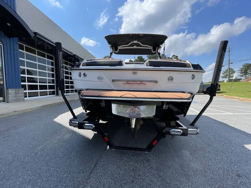 Slide: The Image of Malibu 22 LSV Wakesetter 2023 - 20