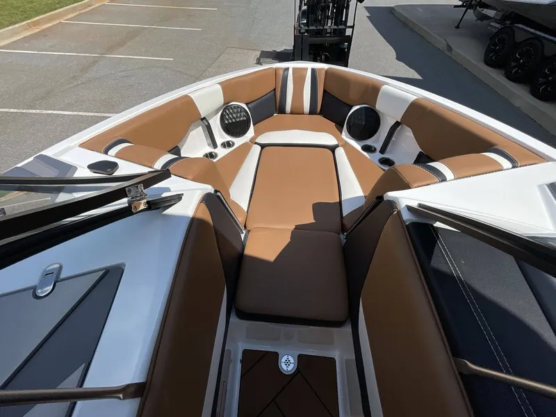 Slide: The Image of Malibu 22 LSV Wakesetter 2023 - 21