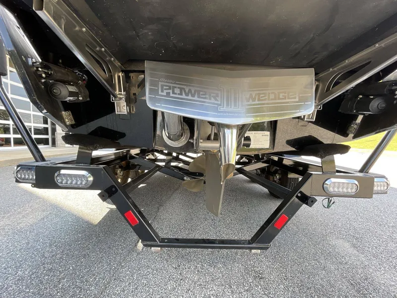 Slide: The Image of Malibu 22 LSV Wakesetter 2023 - 23