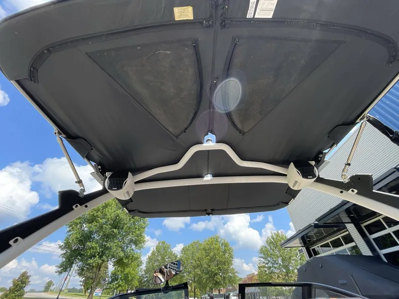 Slide: The Image of Malibu 22 LSV Wakesetter 2023 - 25