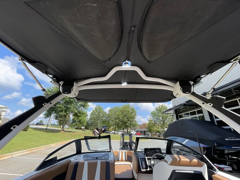 Slide: The Image of Malibu 22 LSV Wakesetter 2023 - 26