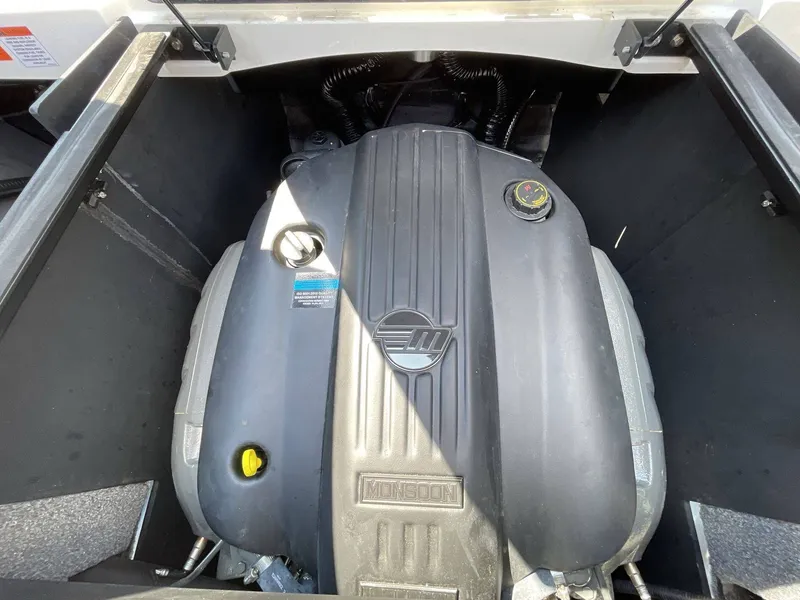 Slide: The Image of Malibu 22 LSV Wakesetter 2023 - 28