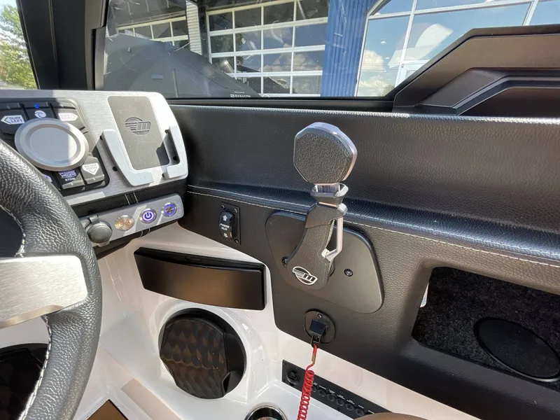 Slide: The Image of Malibu 22 LSV Wakesetter 2023 - 29