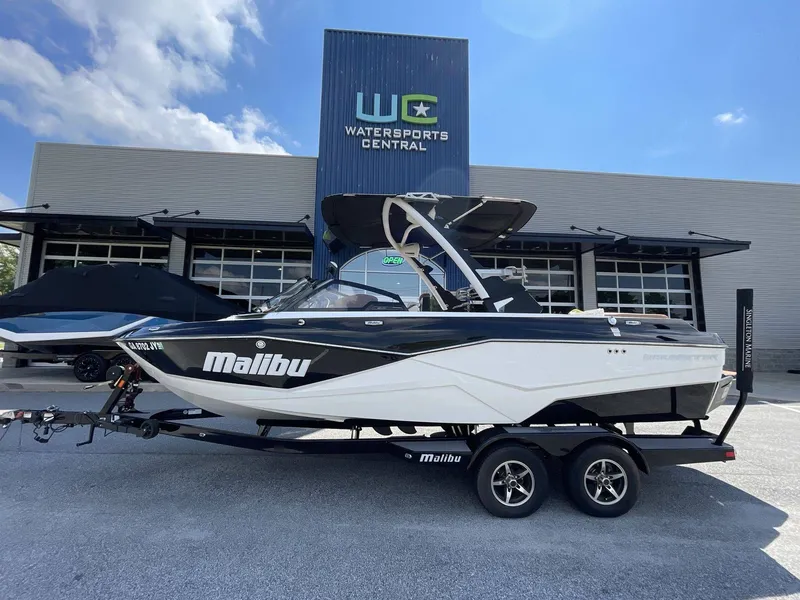Slide: The Image of Malibu 22 LSV Wakesetter 2023 - 3