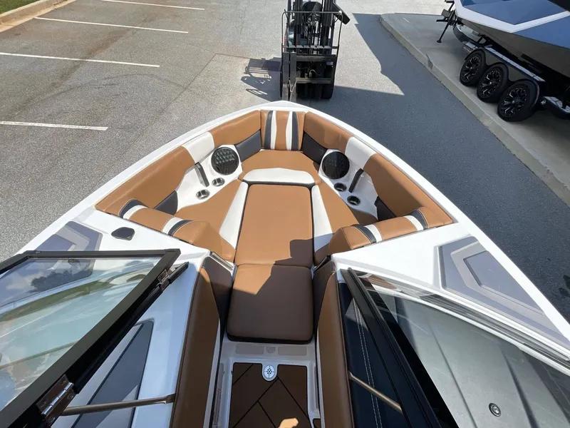 Slide: The Image of Malibu 22 LSV Wakesetter 2023 - 30