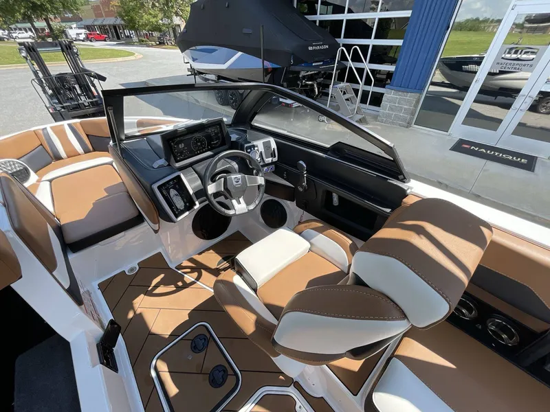 Slide: The Image of Malibu 22 LSV Wakesetter 2023 - 31