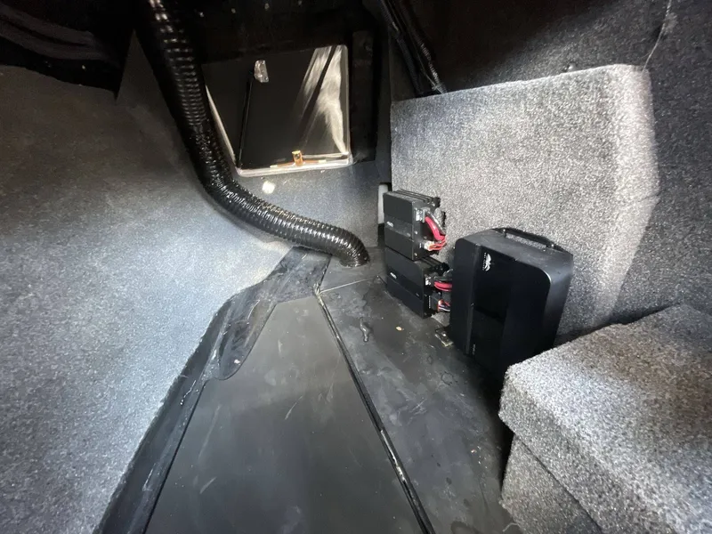 Slide: The Image of Malibu 22 LSV Wakesetter 2023 - 8