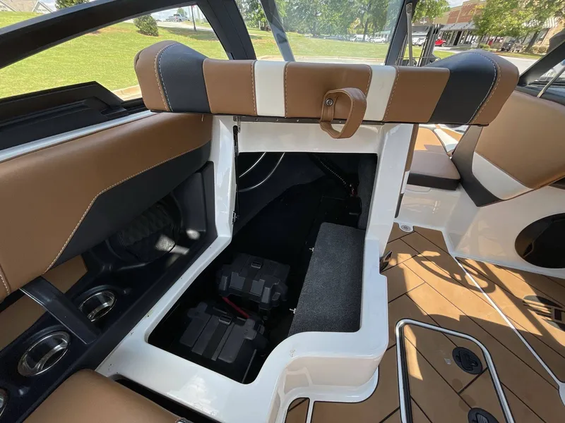 Slide: The Image of Malibu 22 LSV Wakesetter 2023 - 9