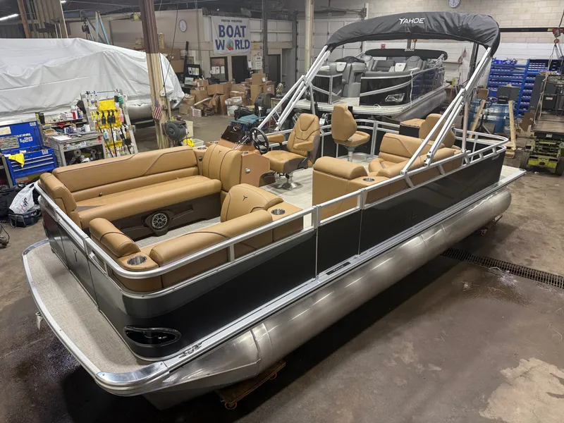 The Image of Tahoe Sport 2180 Rear Fish & Honda 4-Stroke EFI 2026 - 1