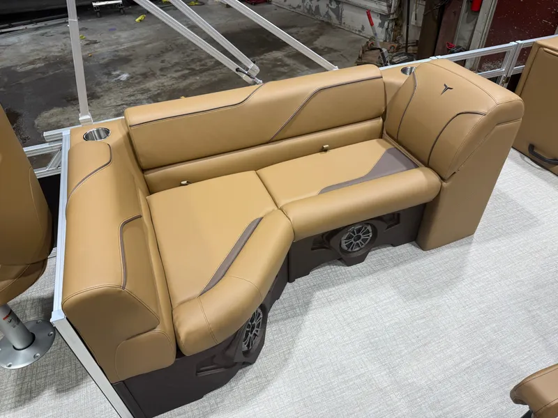 Slide: The Image of Tahoe Sport 2180 Rear Fish & Honda 4-Stroke EFI 2026 - 16