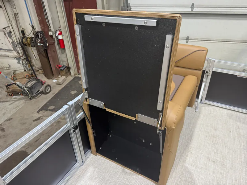 Slide: The Image of Tahoe Sport 2180 Rear Fish & Honda 4-Stroke EFI 2026 - 25