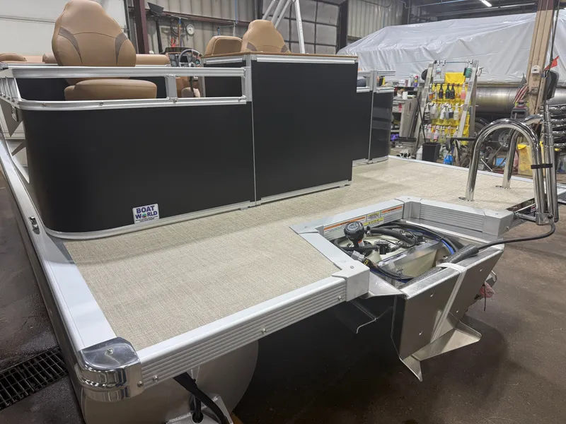 Slide: The Image of Tahoe Sport 2180 Rear Fish & Honda 4-Stroke EFI 2026 - 42