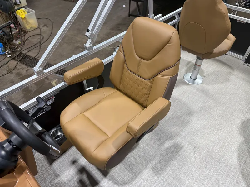 Slide: The Image of Tahoe Sport Rear Fish 2180 & 4-Stroke $31995 2026 - 10