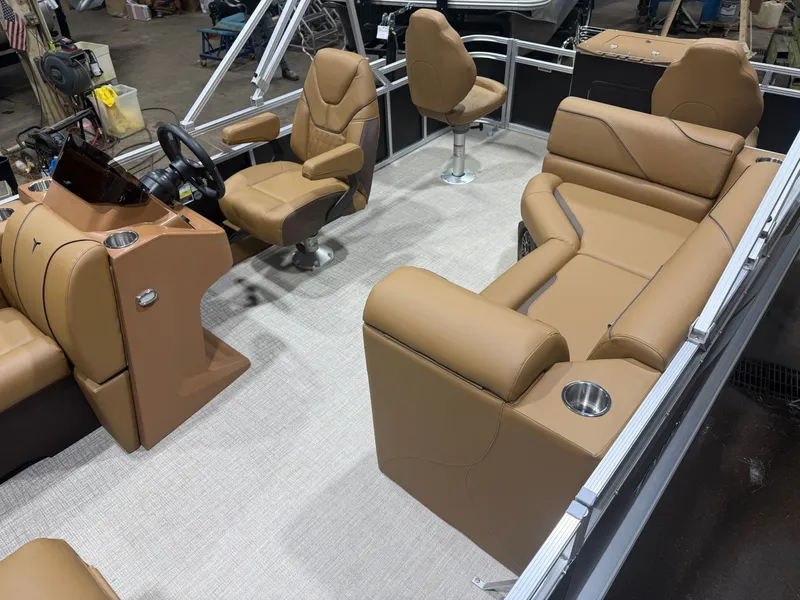 Slide: The Image of Tahoe Sport Rear Fish 2180 & 4-Stroke $31995 2026 - 3