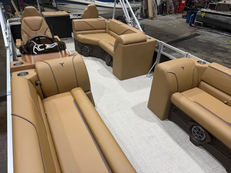 Slide: The Image of Tahoe Sport Rear Fish 2180 & 4-Stroke $31995 2026 - 30