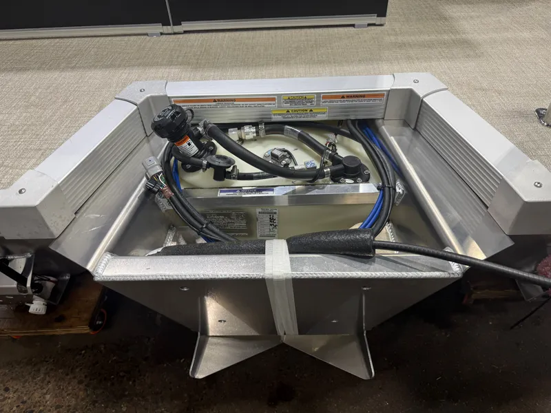 Slide: The Image of Tahoe Sport Rear Fish 2180 & 4-Stroke $31995 2026 - 38