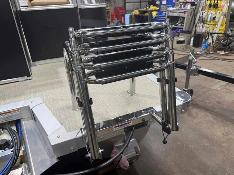 Slide: The Image of Tahoe Sport Rear Fish 2180 & 4-Stroke $31995 2026 - 39