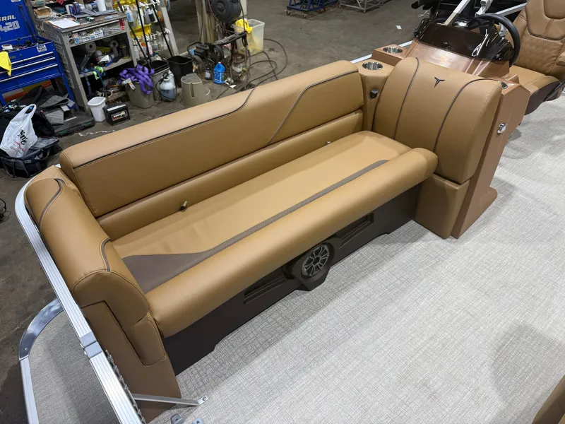 Slide: The Image of Tahoe Sport Rear Fish 2180 & 4-Stroke $31995 2026 - 7