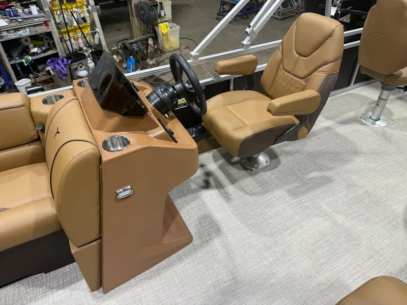 Slide: The Image of Tahoe Sport Rear Fish 2180 & 4-Stroke $31995 2026 - 9