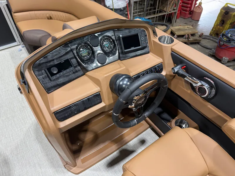 Slide: The Image of Tahoe LTZ 2385 Quad Lounge Shift SS & Honda 4-Stroke EFI 2026 - 12