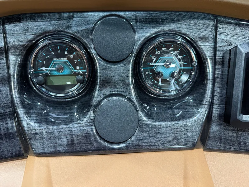 Slide: The Image of Tahoe LTZ 2385 Quad Lounge Shift SS & Honda 4-Stroke EFI 2026 - 14