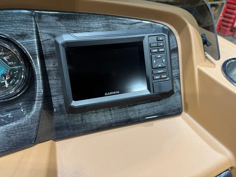 Slide: The Image of Tahoe LTZ 2385 Quad Lounge Shift SS & Honda 4-Stroke EFI 2026 - 15