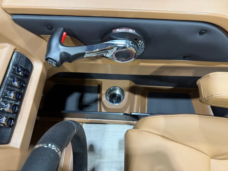 Slide: The Image of Tahoe LTZ 2385 Quad Lounge Shift SS & Honda 4-Stroke EFI 2026 - 16