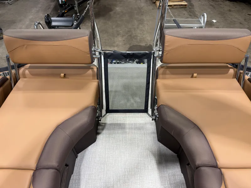 Slide: The Image of Tahoe LTZ 2385 Quad Lounge Shift SS & Honda 4-Stroke EFI 2026 - 20