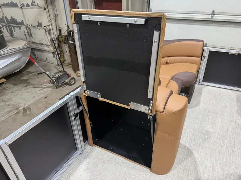 Slide: The Image of Tahoe LTZ 2385 Quad Lounge Shift SS & Honda 4-Stroke EFI 2026 - 26