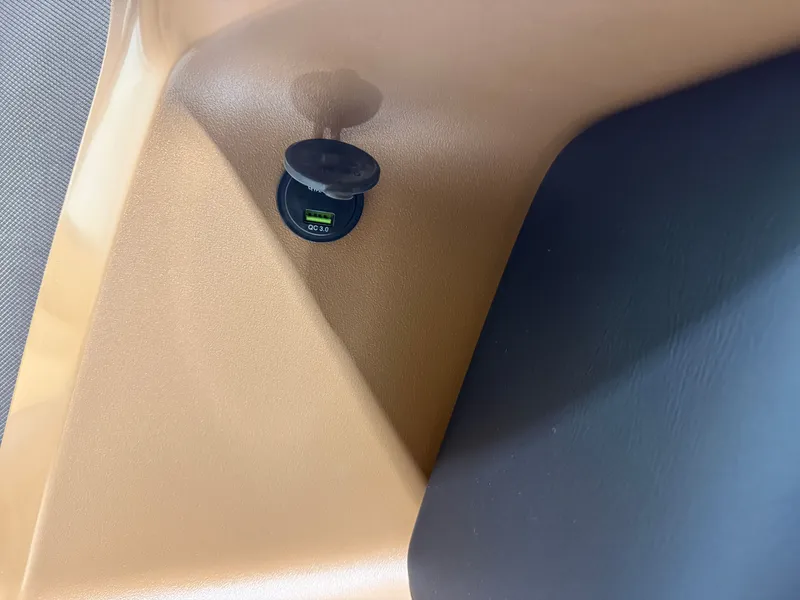 Slide: The Image of Tahoe LTZ 2385 Quad Lounge Shift SS & Honda 4-Stroke EFI 2026 - 29