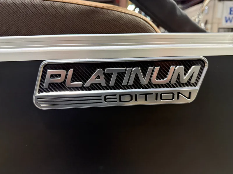 Slide: The Image of Tahoe LTZ 2385 Quad Lounge Shift SS & Honda 4-Stroke EFI 2026 - 39