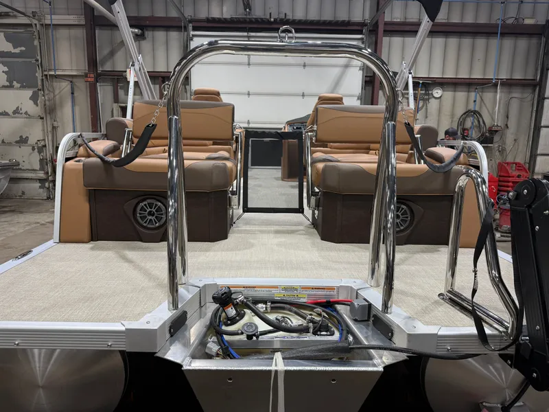 Slide: The Image of Tahoe LTZ 2385 Quad Lounge Shift SS & Honda 4-Stroke EFI 2026 - 43