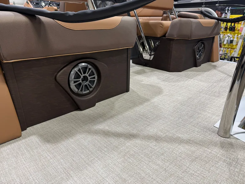 Slide: The Image of Tahoe LTZ 2385 Quad Lounge Shift SS & Honda 4-Stroke EFI 2026 - 44