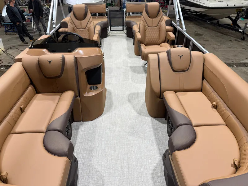 Slide: The Image of Tahoe LTZ 2385 Quad Lounge Shift SS & Honda 4-Stroke EFI 2026 - 6
