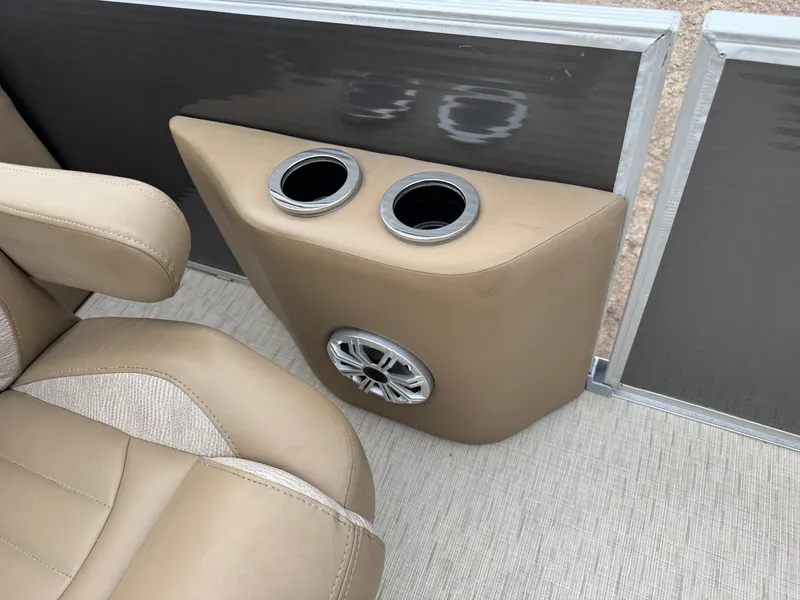 Slide: The Image of Bennington 2250 GSR Pontoon 2016 - 37