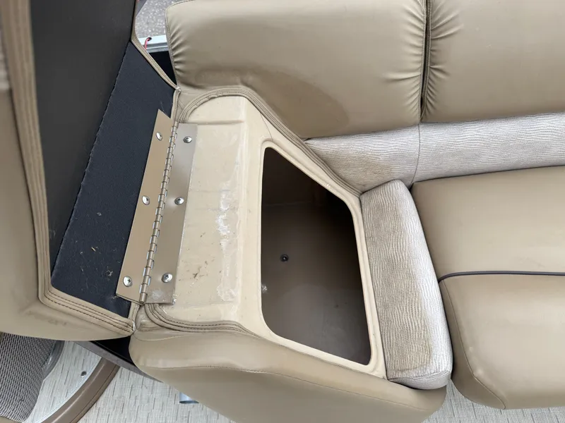 Slide: The Image of Bennington 2250 GSR Pontoon 2016 - 43