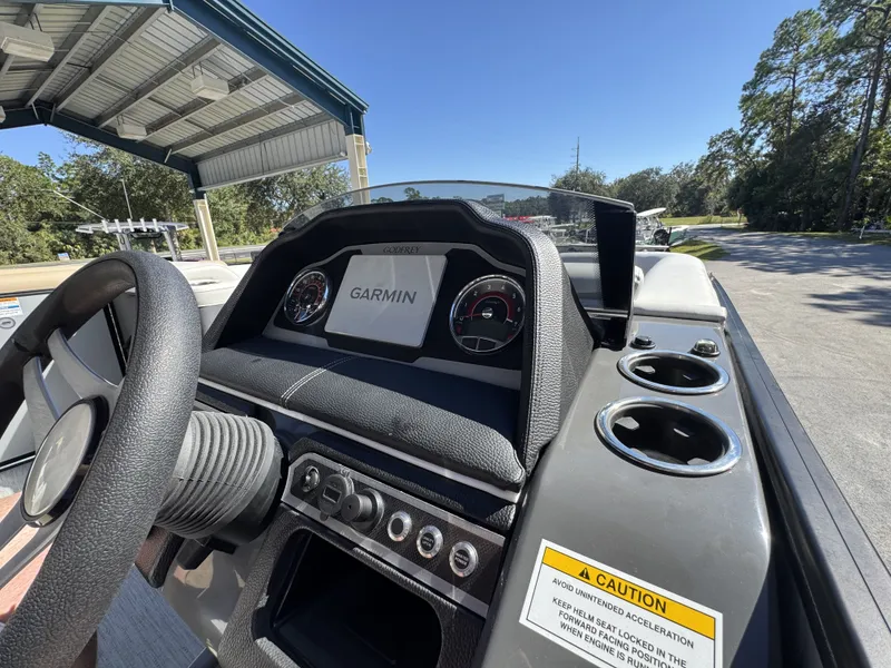 Slide: The Image of Sweetwater Monaco MC 235 ULC 2026 - 14