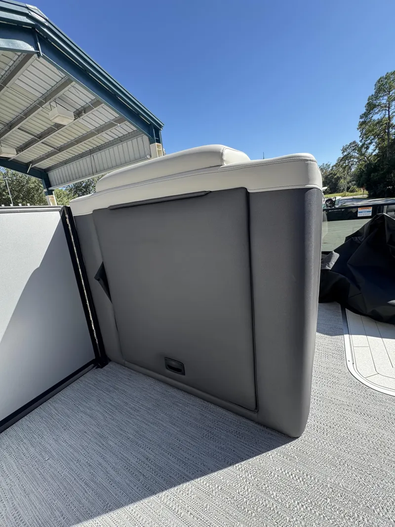 Slide: The Image of Sweetwater Monaco MC 235 ULC 2026 - 15