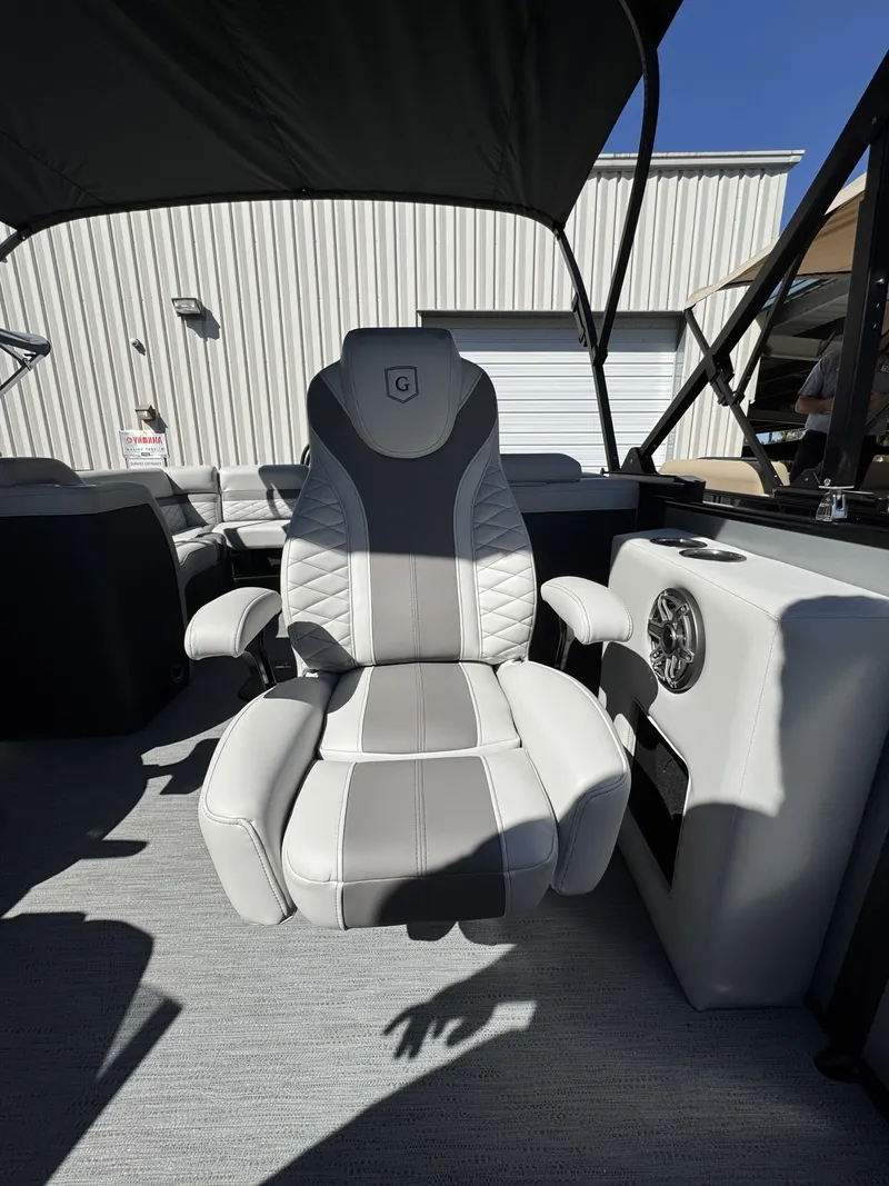 Slide: The Image of Sweetwater Monaco MC 235 ULC 2026 - 16