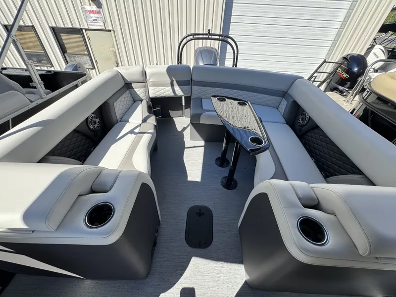 Slide: The Image of Sweetwater Monaco MC 235 ULC 2026 - 19