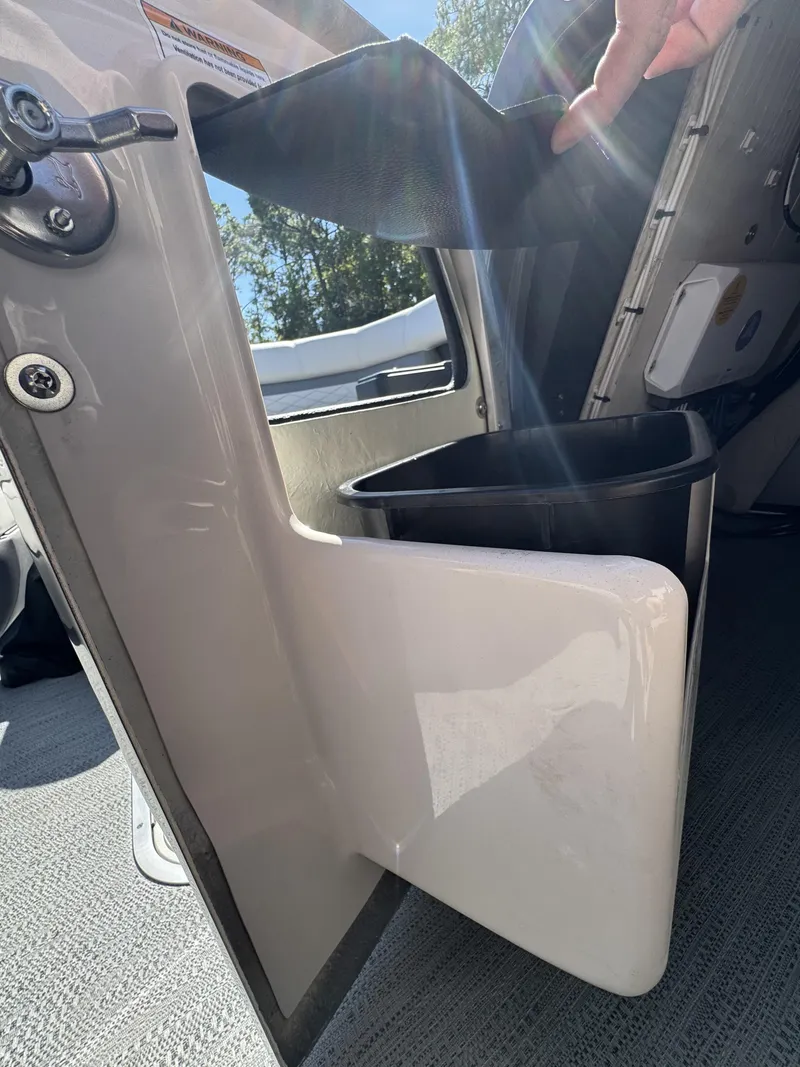 Slide: The Image of Sweetwater Monaco MC 235 ULC 2026 - 34