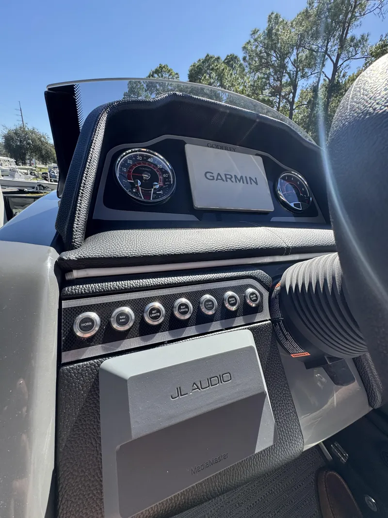 Slide: The Image of Sweetwater Monaco MC 235 ULC 2026 - 38